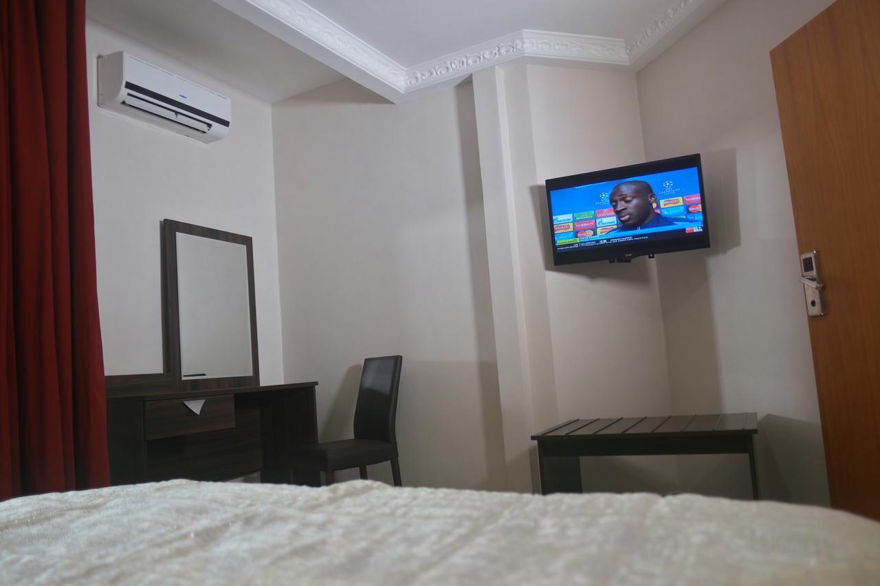 Noubou International Hotel Дуала Екстериор снимка
