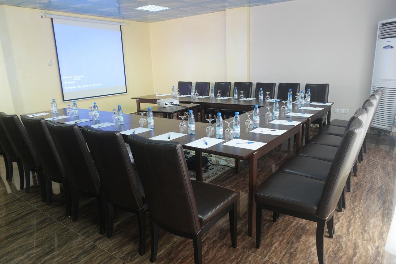 Noubou International Hotel Дуала Екстериор снимка