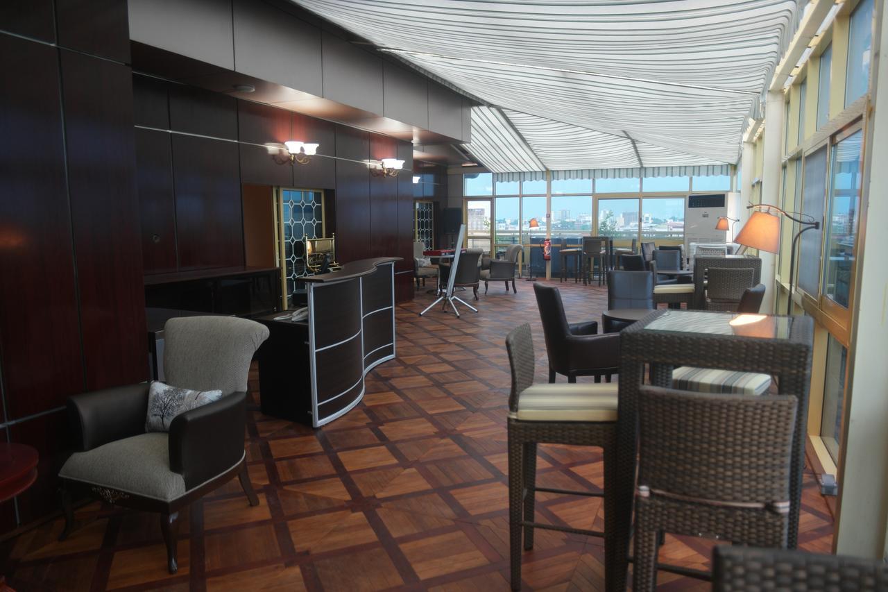 Noubou International Hotel Дуала Екстериор снимка