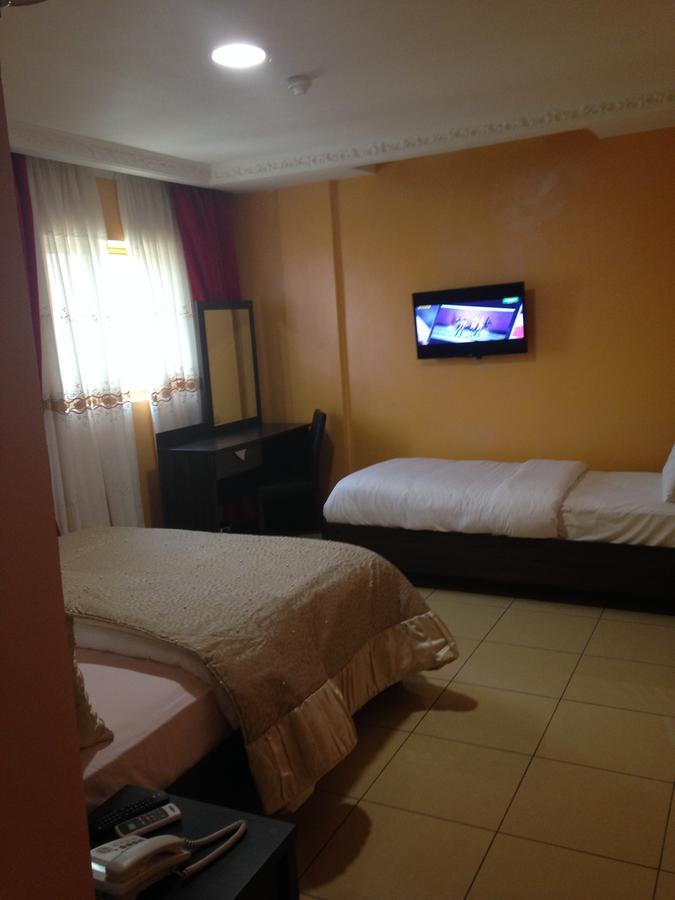 Noubou International Hotel Дуала Екстериор снимка