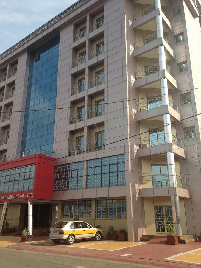Noubou International Hotel Дуала Екстериор снимка