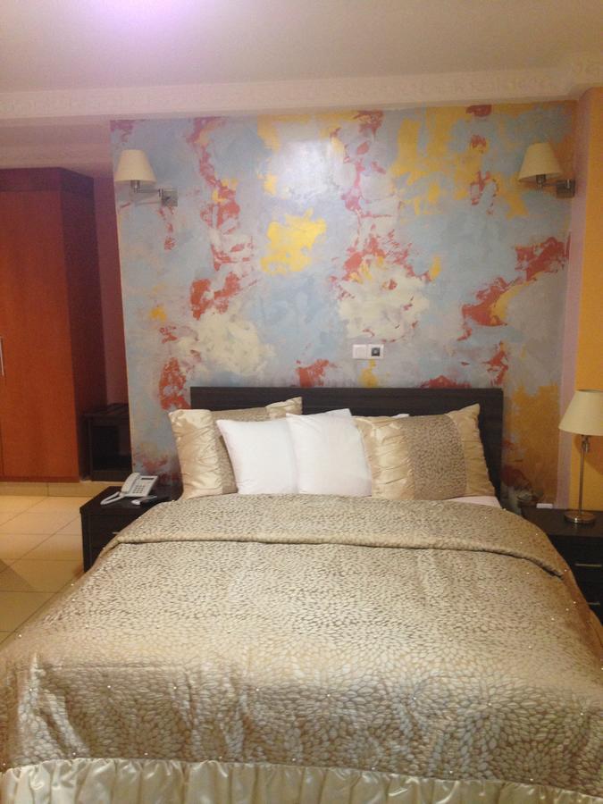 Noubou International Hotel Дуала Екстериор снимка