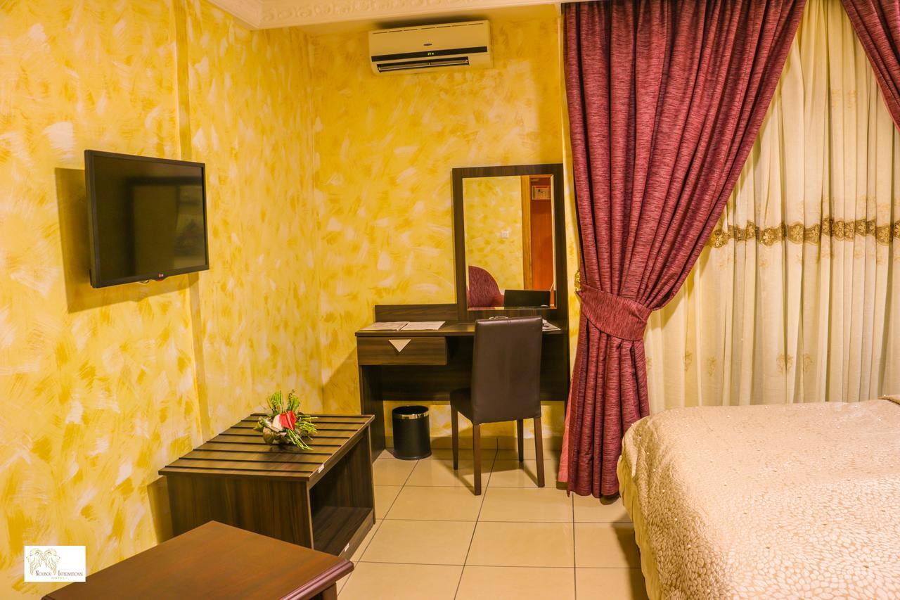 Noubou International Hotel Дуала Екстериор снимка