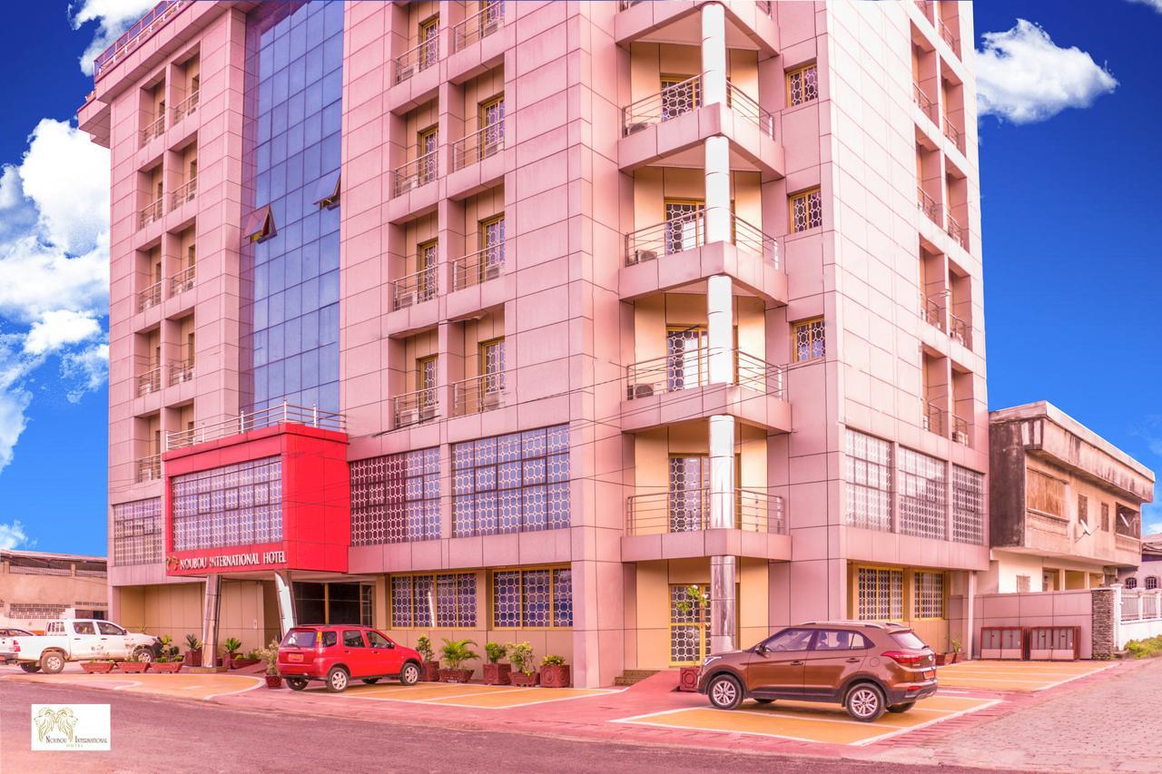 Noubou International Hotel Дуала Екстериор снимка