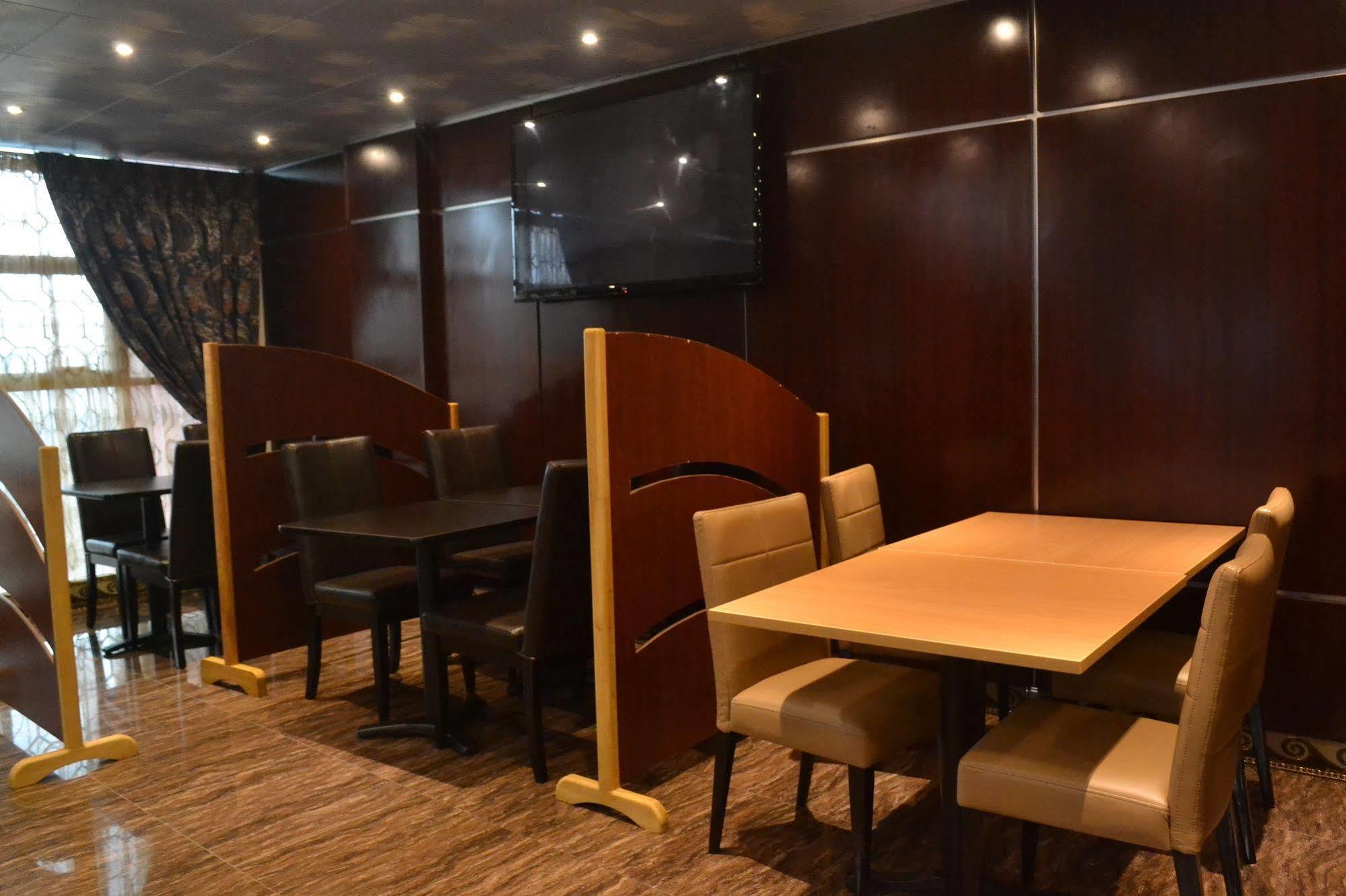 Noubou International Hotel Дуала Екстериор снимка