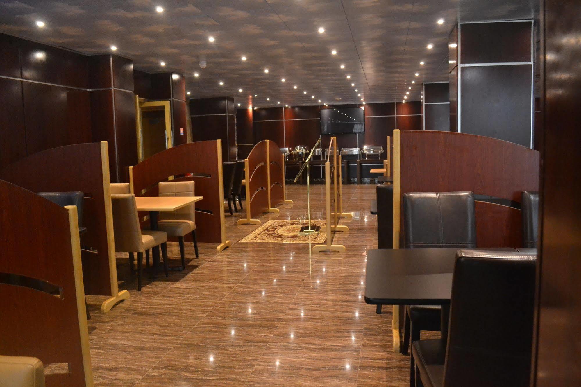 Noubou International Hotel Дуала Екстериор снимка