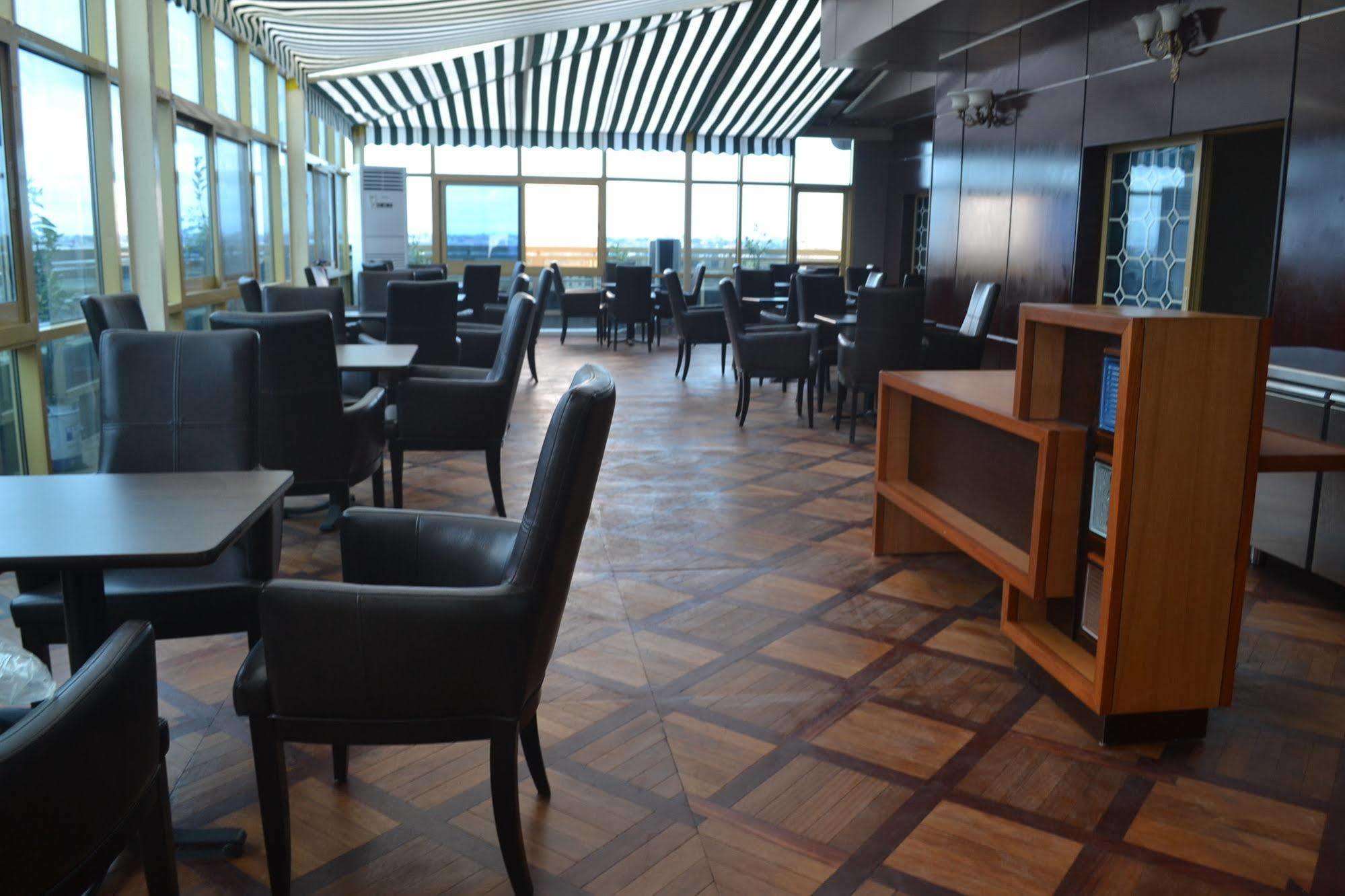 Noubou International Hotel Дуала Екстериор снимка