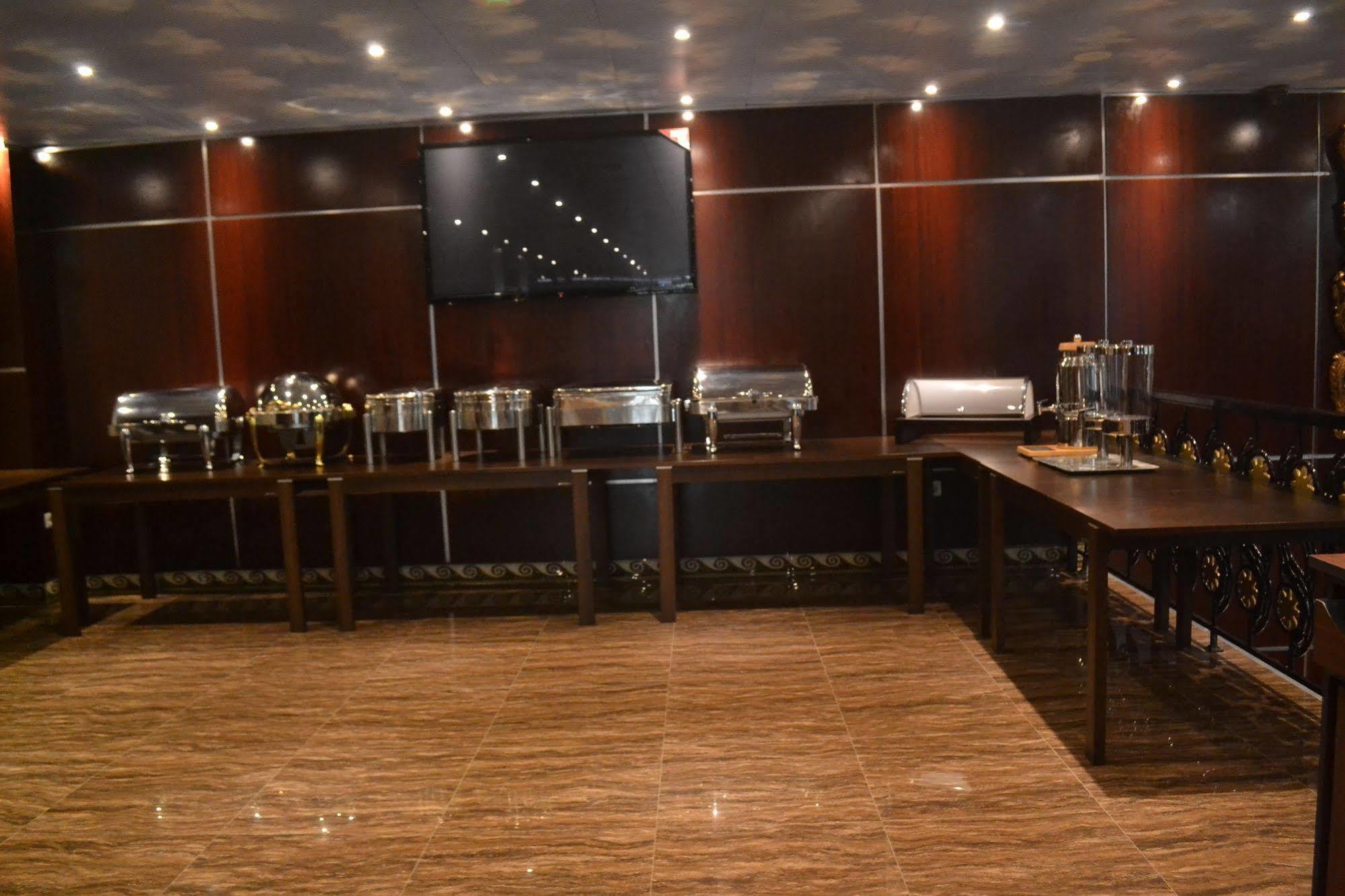Noubou International Hotel Дуала Екстериор снимка