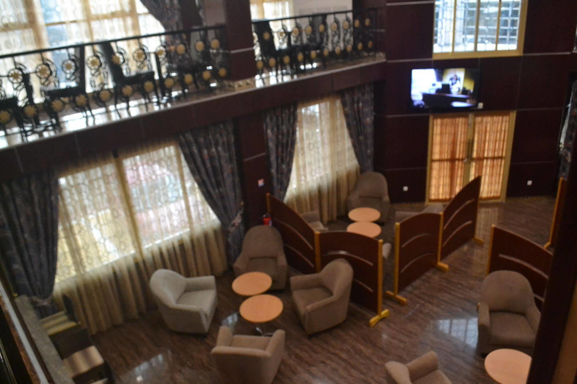 Noubou International Hotel Дуала Екстериор снимка