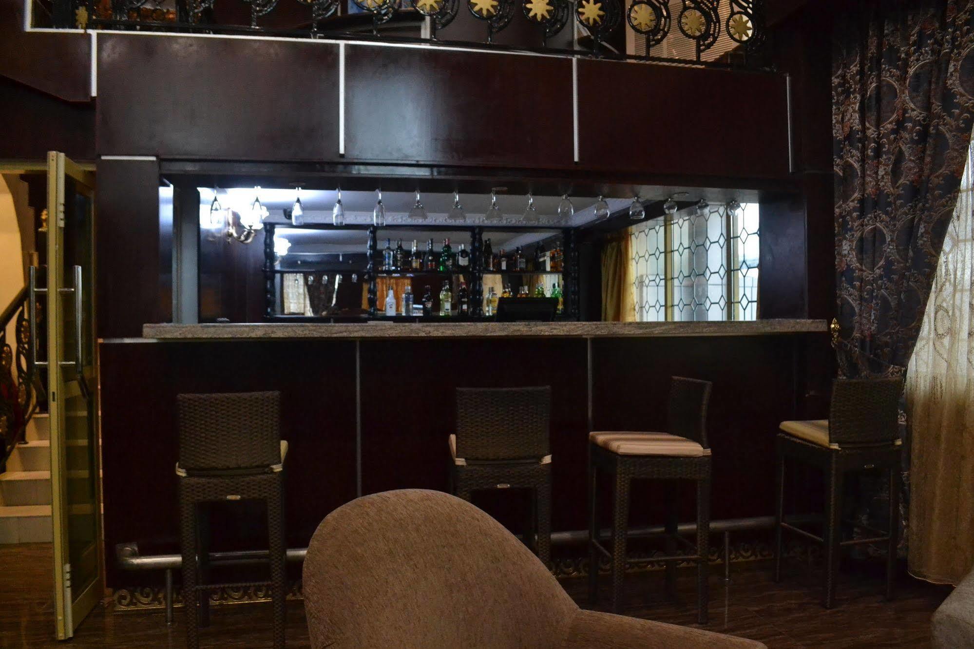 Noubou International Hotel Дуала Екстериор снимка